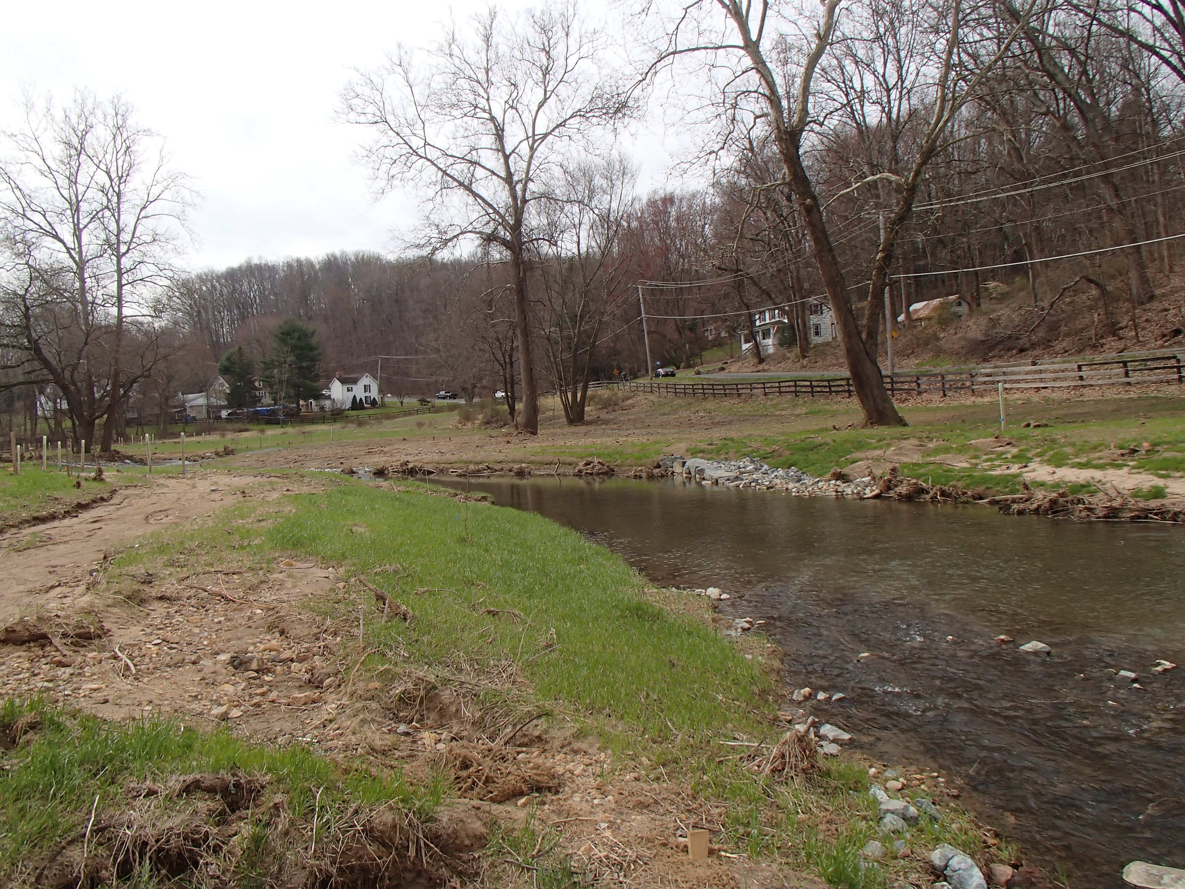 Field photo showing stream conditions at site LOGU-301-R-2016_Midpoint looking downstream